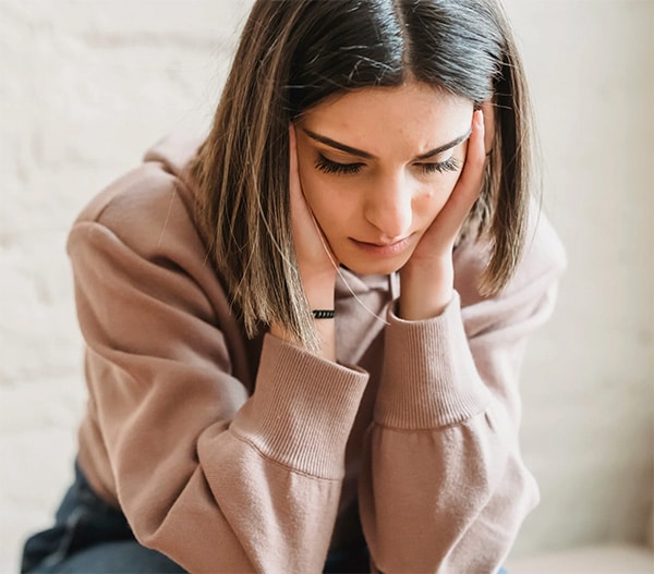Onzekerheid Onzekerheid is een gevoel van twijfel over jezelf, je mogelijkheden of de uitkomst van situaties. Het kan zich op verschillende manieren uiten: twijfel aan je beslissingen, je uiterlijk of je sociale vaardigheden. Onzekerheid komt voort uit angst.