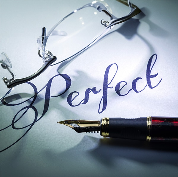 Perfectionisme Perfectionisme is de innerlijke drang om voortdurend te voldoen aan hoge – vaak onrealistische – standaarden. Je bent bang om fouten te maken of te falen en zelfs als iets lukt, voelt het niet goed genoeg. Dat leidt tot stress, uitstelgedrag, piekeren en een gevoel van tekortschieten.