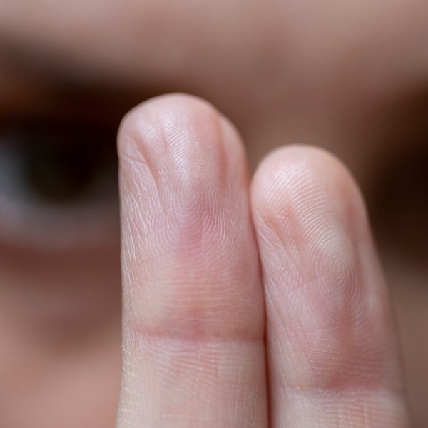 Integral Eye Movement Therapy (IEMT) is een krachtige en doeltreffende methodiek die helpt bij het verwerken van emotionele blokkades en hardnekkige patronen. Door gerichte oogbewegingen werk je direct aan diepe, onbewuste processen die invloed hebben op je gedachten, gevoelens en gedrag.