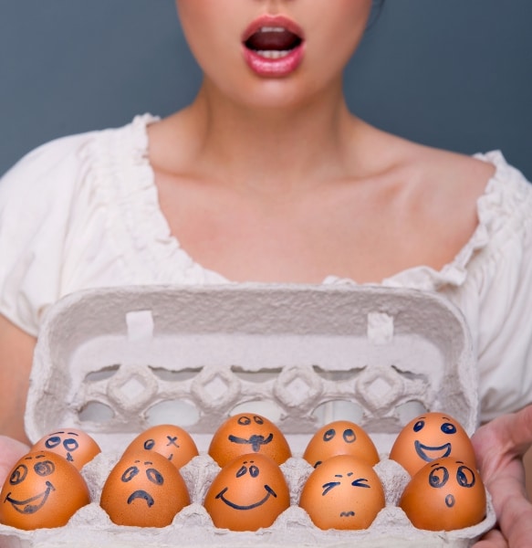 Emoties zijn innerlijke ervaringen die je helpen begrijpen wat je voelt en nodig hebt. Volgens de wetenschap zijn er zes basisemoties: afkeer, angst, verdriet, boosheid, verbazing en vreugde.