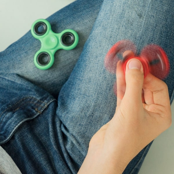 Wat is de oorzaak van ADHD - ADD? AD(H)D is een verzameling symptomen op gedrags- en aandachtsniveau. Het is geen aandoening die met één medische test vast te stellen is en er bestaat ook niet één duidelijke oorzaak die verklaart waarom jij AD(H)D hebt.