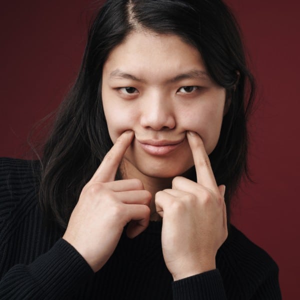 Een burn-out ontstaat zelden door één gebeurtenis. Meestal is het een optelsom van factoren die zich over maanden of jaren hebben opgebouwd. Werkdruk kan een rol spelen, maar vaak ligt het dieper.