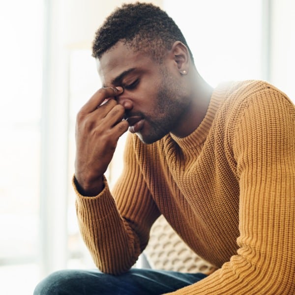 Een burn-out ontstaat niet ineens. Het is vaak het gevolg van langdurige stress en overbelasting waarbij je te lang bent doorgegaan. Je voelt je uitgeput, prikkelbaar of leeg en rust lijkt niet meer te helpen.