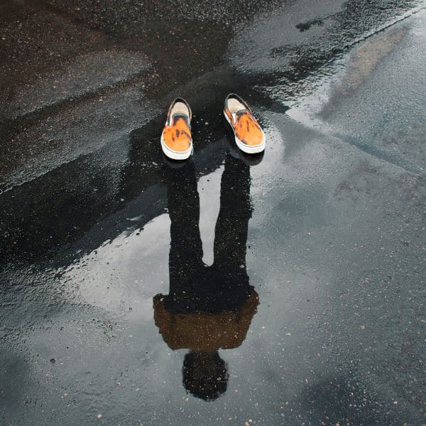 Wat zijn de gevolgen van ontwikkelingstrauma? Leven vanuit overleving in plaats van verbinding De gevolgen van ontwikkelingstrauma zijn vaak breed en diepgaand. Ze laten zich zien op meerdere lagen tegelijk: emotioneel, lichamelijk en in relaties. Veel mensen ervaren klachten zonder dat ze direct een verband leggen met hun vroege ervaringen.