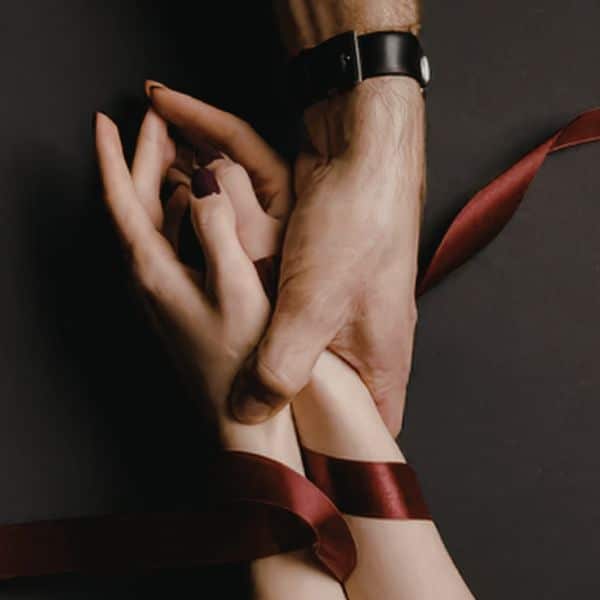 Bindingsangst en verlatingsangst worden vaak als tegenpolen gezien. In werkelijkheid zijn het twee uitingen van dezelfde onderliggende hechtingsdynamiek. Beide gaan over de behoefte aan verbinding en de angst om daarin gekwetst te worden.